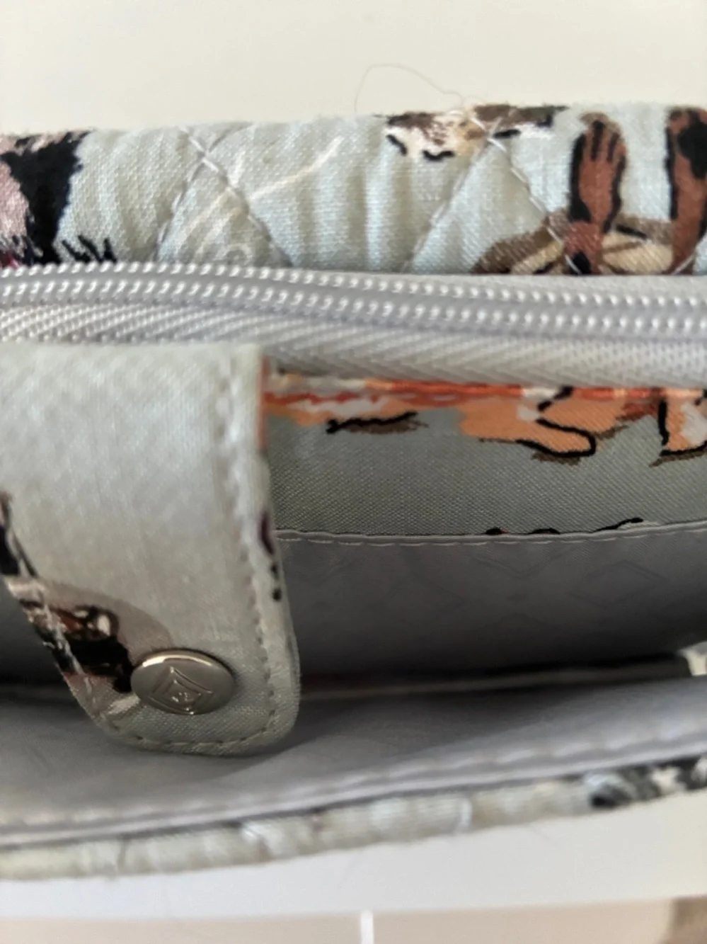 NWT! Vera Bradley RFID Smartphone Quilted Dog Pattern Wristlet.